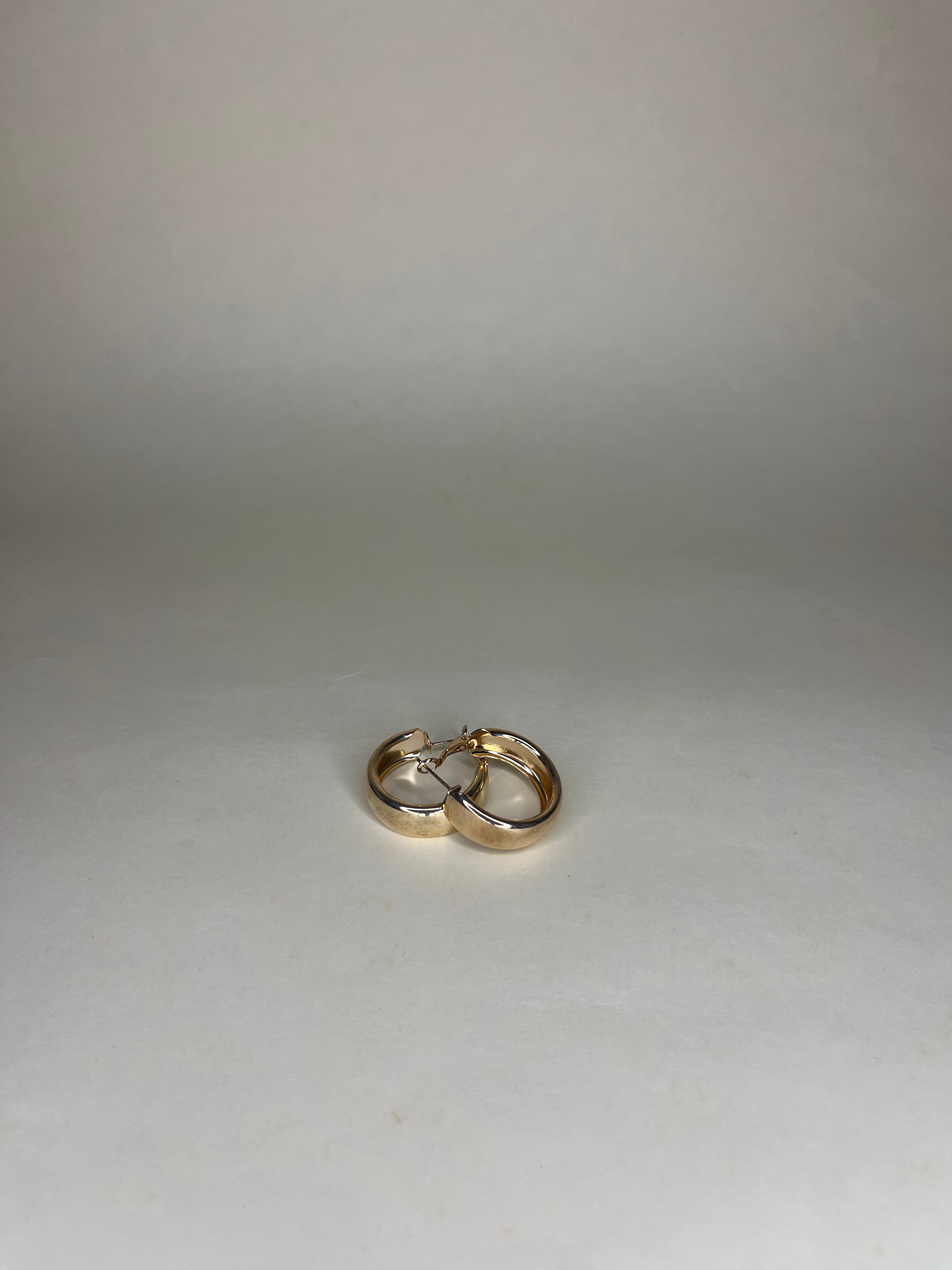 Essential Smooth Hoops- Ear rings