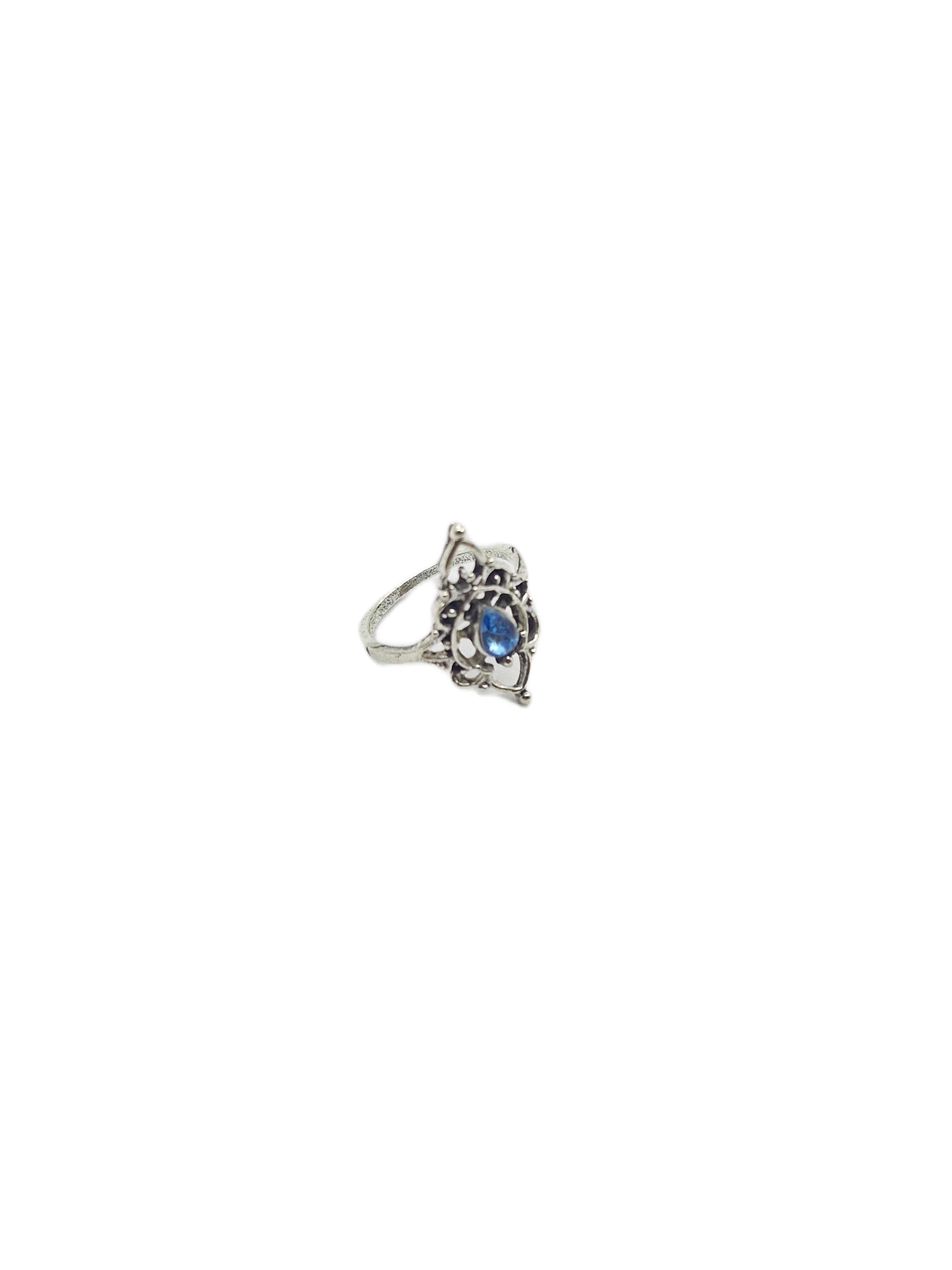 Royal droplet stone ring
